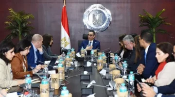 وزير الاستثمار يبحث مع صندوق النقد الدولي تعزيز بيئة الأعمال والإصلاحات الاقتصادية في مصر 1